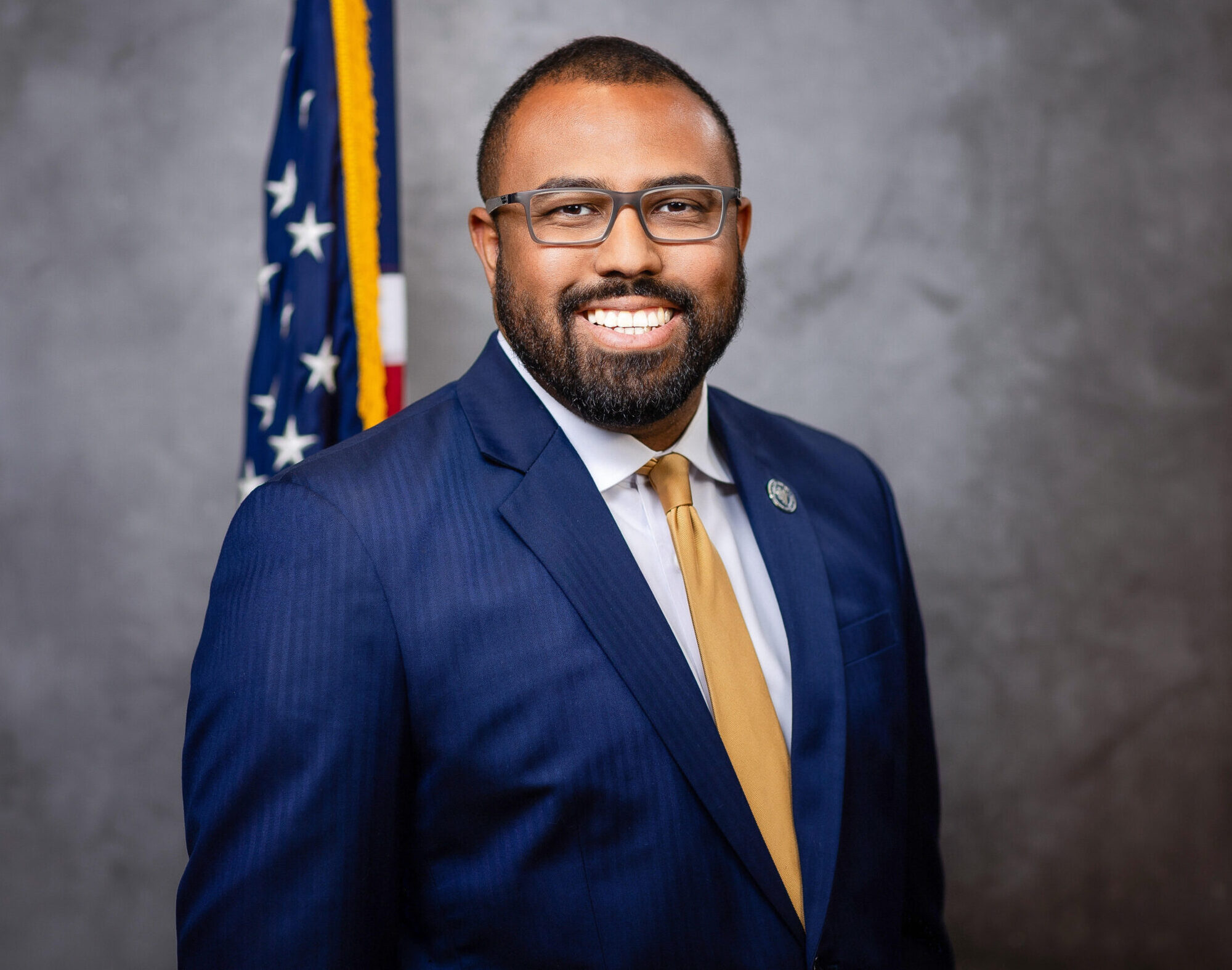 image-Nelson Esparza Headshot-10w1087-staff-listing-block_8854d80aa2d46e8ff72f8ecbb2097642