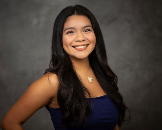 image-Annabel-V-Headshot-staff-listing-alt-block_b4cf2e87a6afc78af11c909ee2d5f3fb